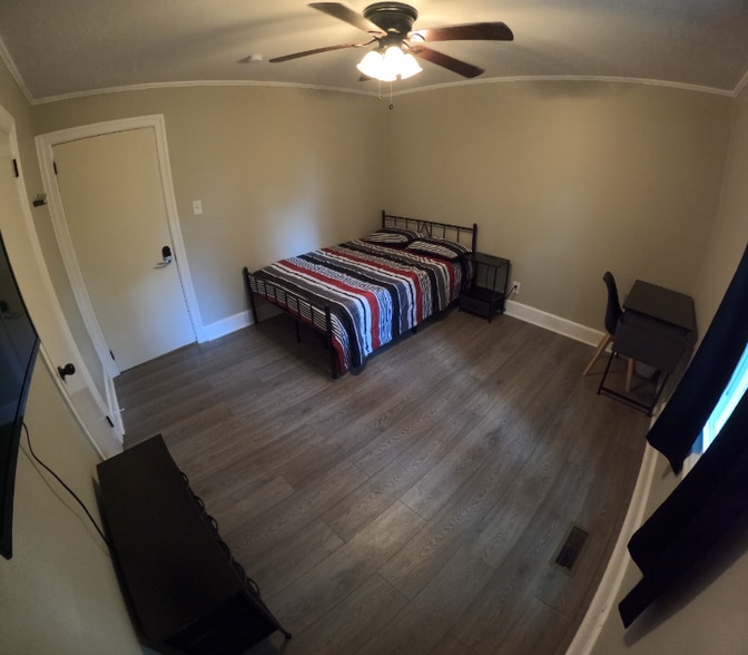 Building Photo - 120 Longview Dr