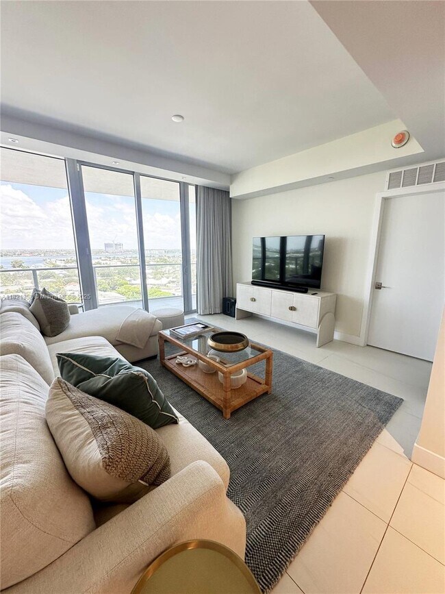 Building Photo - 3100 N Ocean Dr