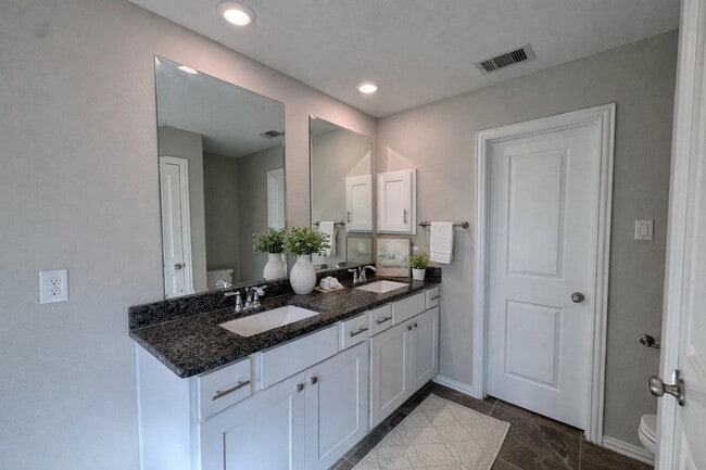 Building Photo - 231 Moon Dance Ct