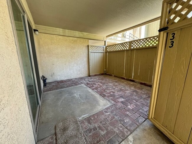 Building Photo - 1 Bedroom, 1 Bath condominium