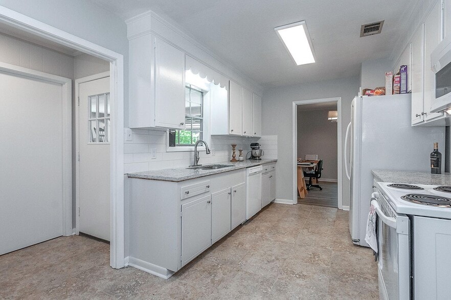 Building Photo - 714 Huntindon Rd