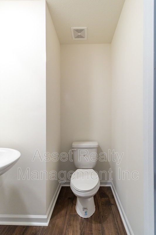 Building Photo - 329 Aspen Dr
