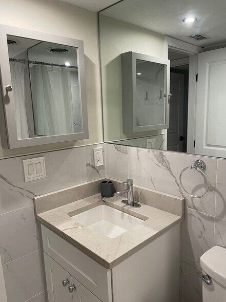Building Photo - 1709 Pelican Cove Rd