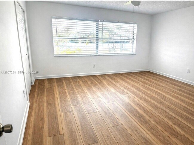 Building Photo - 6713 SW 112th Ct