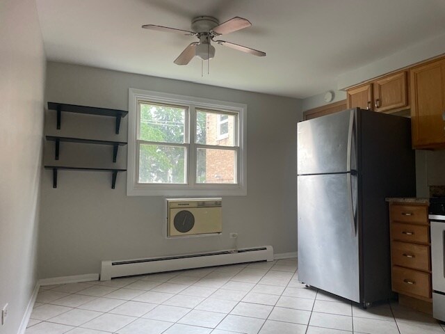 Building Photo - 6022 N Avondale Ave