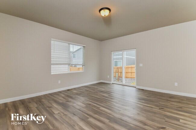 Building Photo - 11164 Murrelet Dr