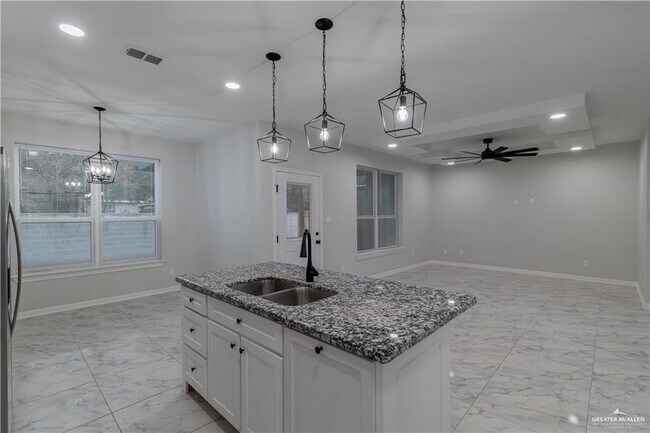 Building Photo - 14 N Crown Point