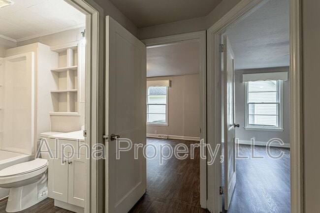 Building Photo - 8 Wrigley St