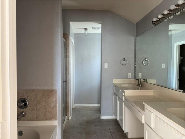 Building Photo - 235 Stoneroller Dr