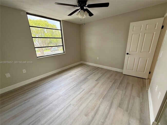 Building Photo - 1520 Whitehall Dr
