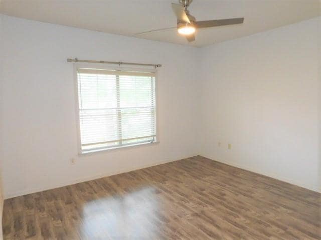 Building Photo - 2700 Pine Tree Rd NE