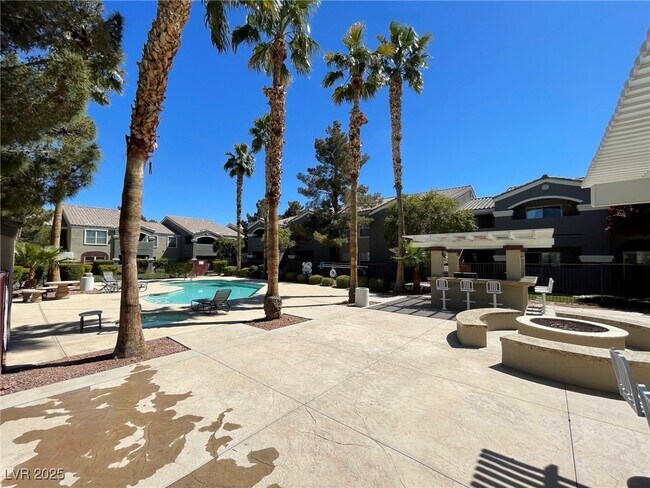 Building Photo - 5055 W Hacienda Ave