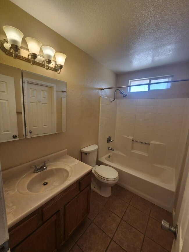 Building Photo - Two Bedroom Home with Two Car Garage