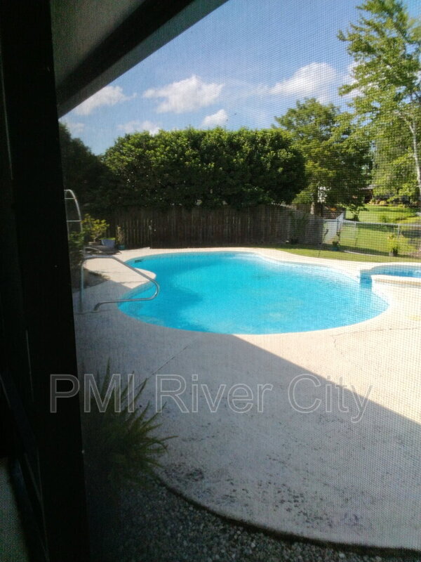 Building Photo - 2320 Locustwood Ct