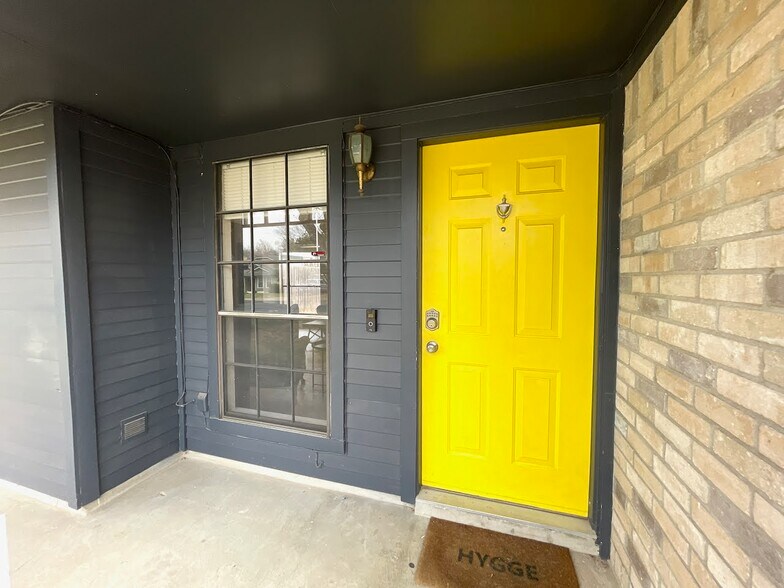 Building Photo - 11922 Tobler Trl