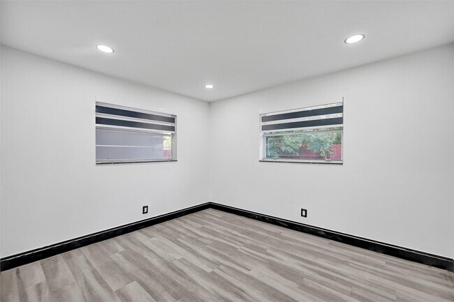 Building Photo - 5310 NW 16th St