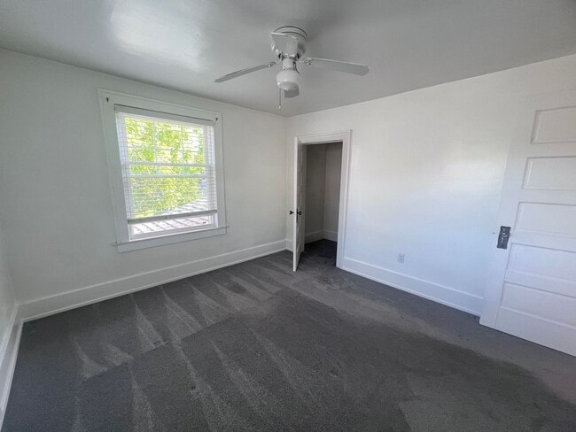 Building Photo - Spacious 2 bedroom Duplex with a bonus room!