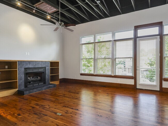 Building Photo - Luxury Downtown Townhome with 2 car Garage!