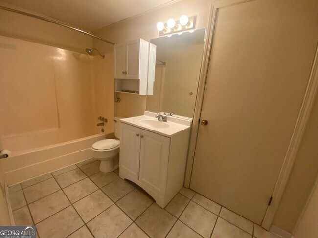 Building Photo - 522 Capri Dr