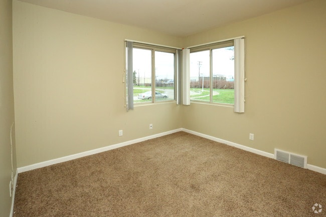 1 BR, 1 BA - Apartment, 550 SF - Infinity Park Townhomes