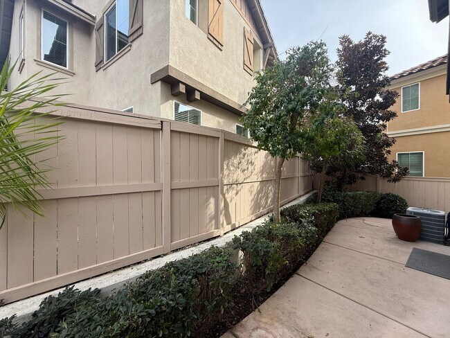 Building Photo - Great 3B/2.5BA House in Gated San Elijo Hills Community!