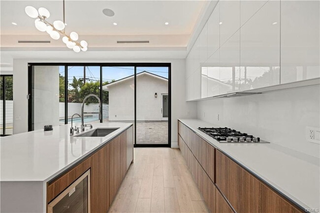 Building Photo - 4532 Katherine Ave