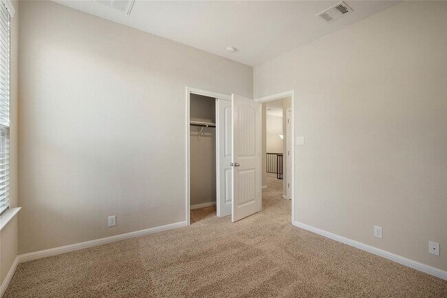 Building Photo - 13400 Briarwick Dr