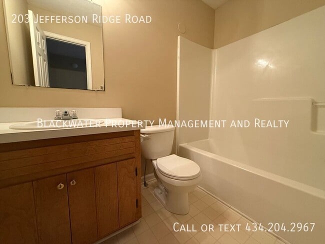 Building Photo - 203 Jefferson Ridge Rd