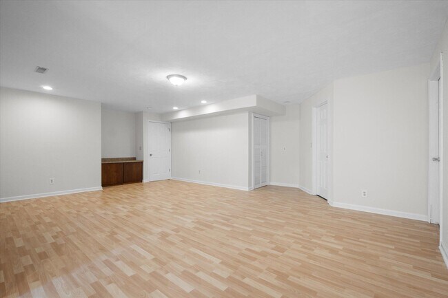 Building Photo - 4111 Watertown Pl