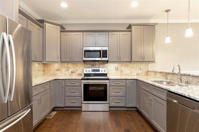 Building Photo - 413 Adalynn Cir