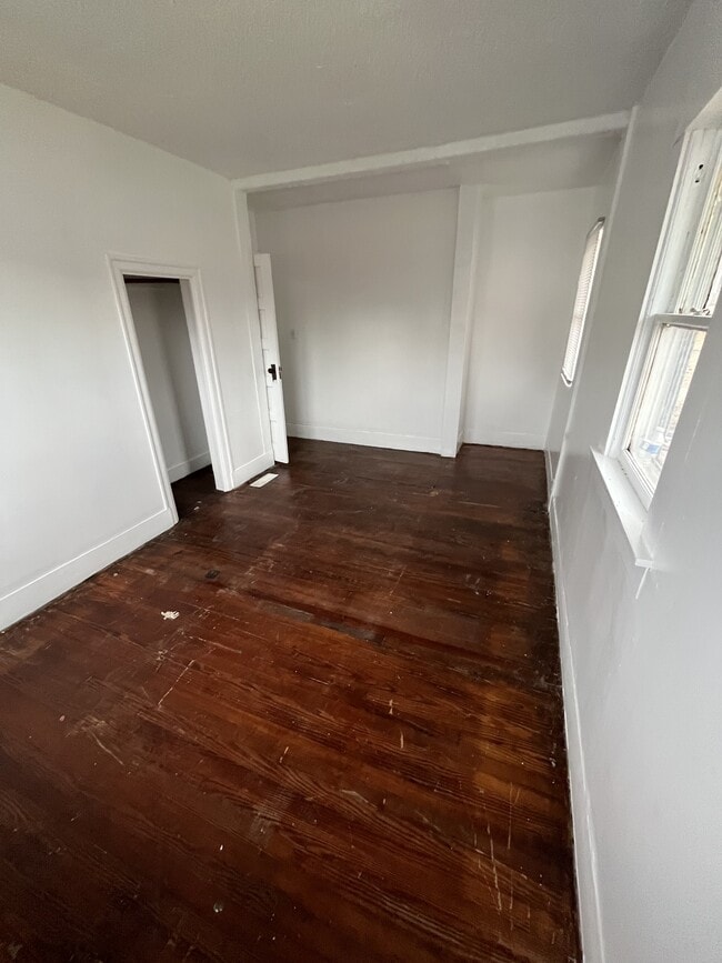 Building Photo - 735 W 3rd St