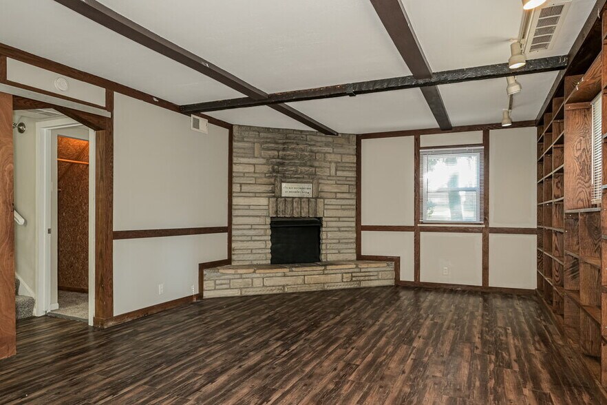 Building Photo - 3935 Parker Rd