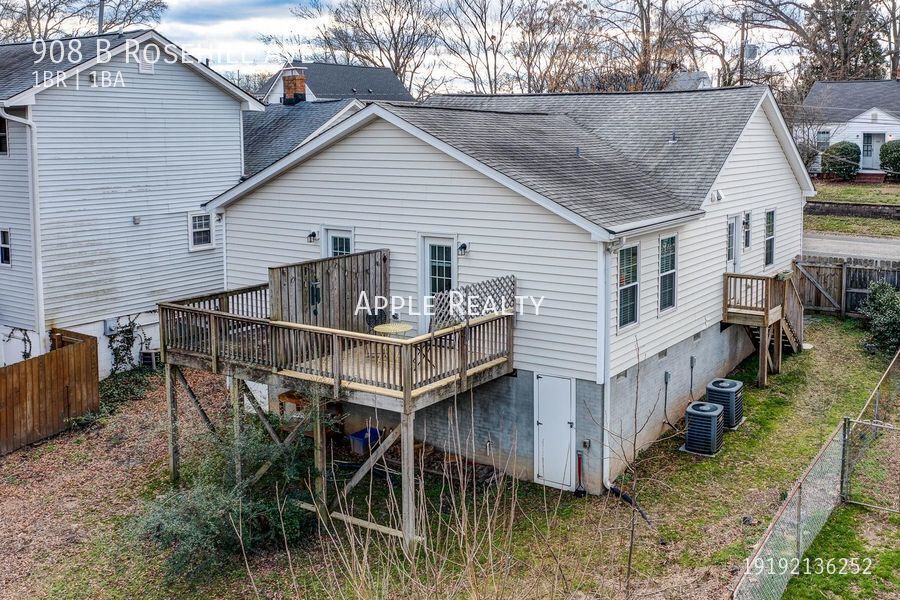 Building Photo - 908 Rosehill Ave