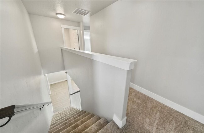 Building Photo - Eagle Townhome with Upscale Finishes!