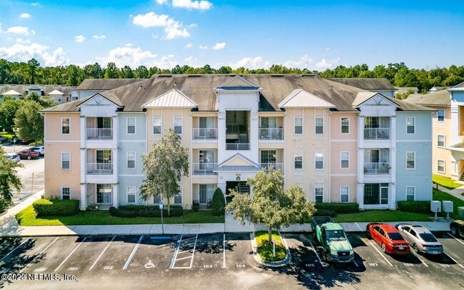 Building Photo - 8226 Green Parrot Rd