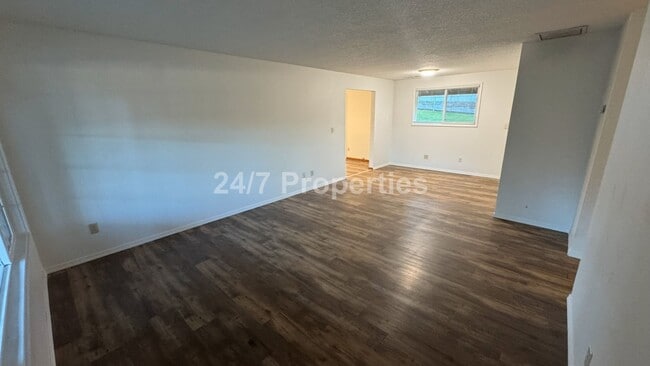 Building Photo - Adorable Ranch Style Home - Milwaukie