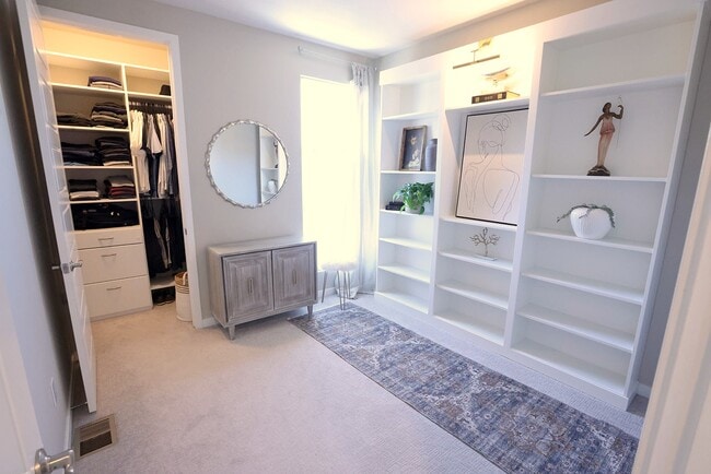 Guest bedroom #2 w/custom closet. - 15637 E Broncos Pl