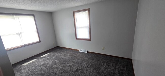 Building Photo - 838 Hitt St