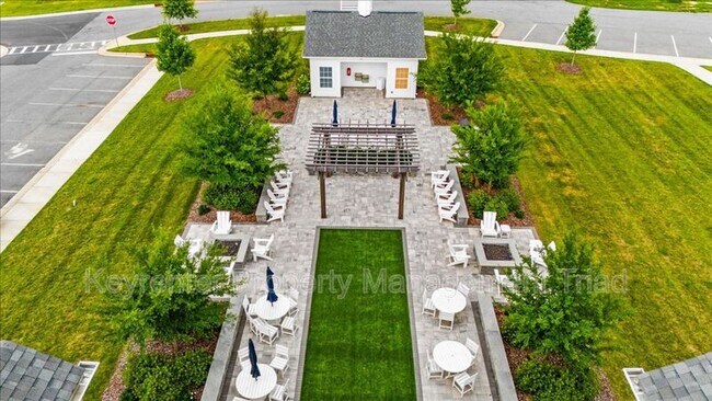 Building Photo - 1751 Mallard Dr