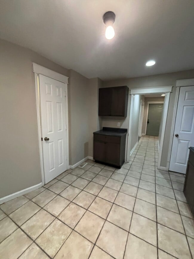 Building Photo - 165 Sharpe St