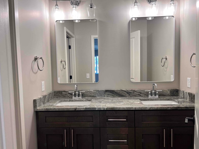 Building Photo - 4805 Apple Hill Ln