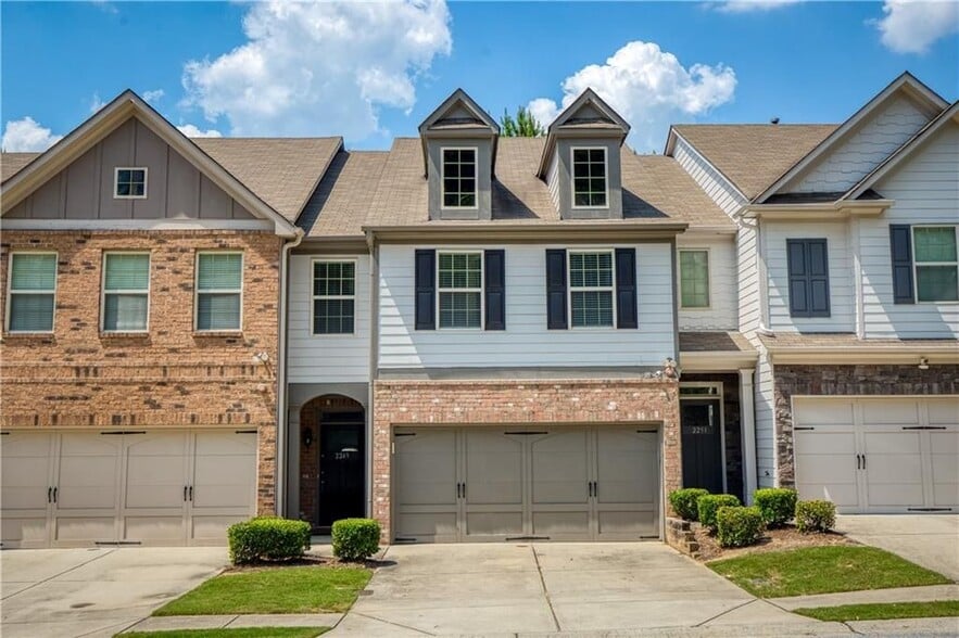 Building Photo - 2249 Knoxhill View