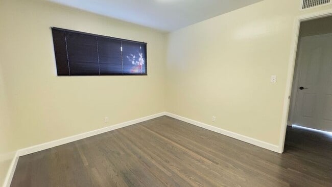Building Photo - 403 S Lupin Ln