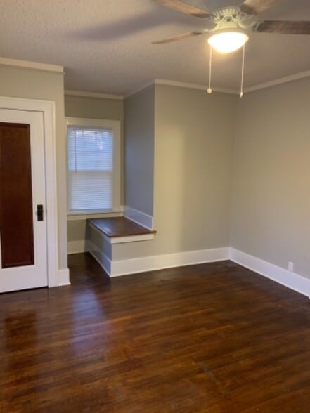 Building Photo - 921 Kennelworth Ave