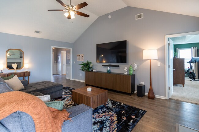 Building Photo - 4830 Fairmont Dr