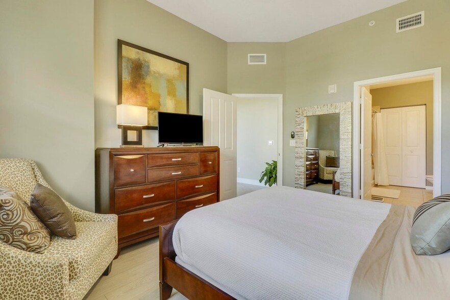 Building Photo - 600 S Dixie Hwy