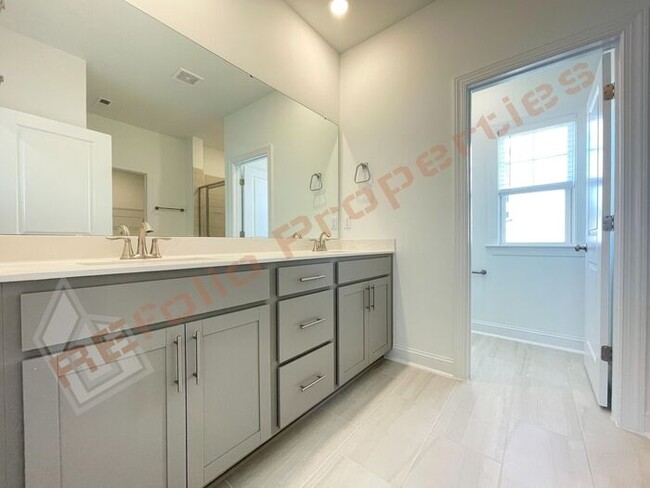 Building Photo - Beautiful Brand New 4 Bedroom, 3 Bathroom ...