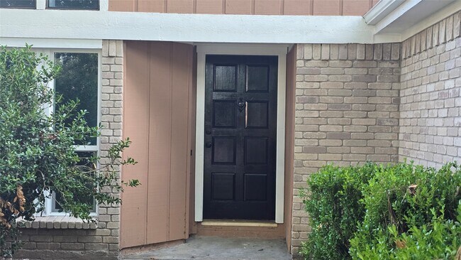 Building Photo - 15135 Beechnut St