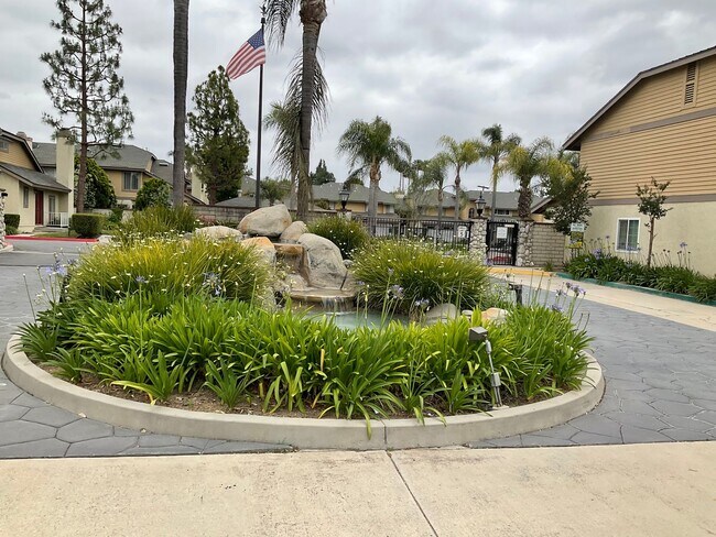 Building Photo - FOR LEASE 3 BEDROOM 2.5 BATH 2 Story Condo...