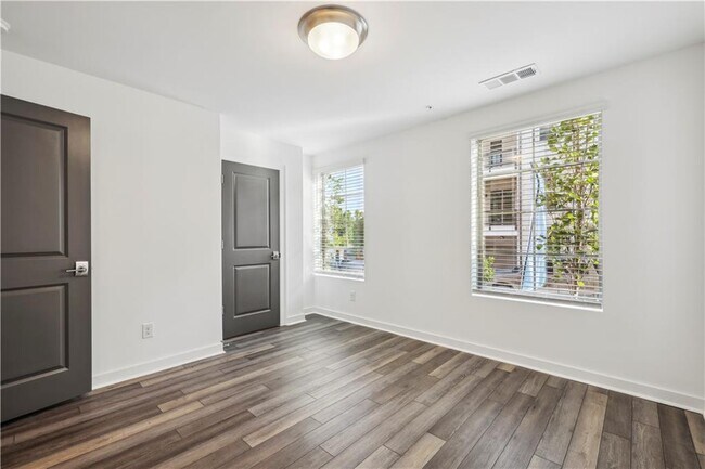 Building Photo - 432 Burton Dr